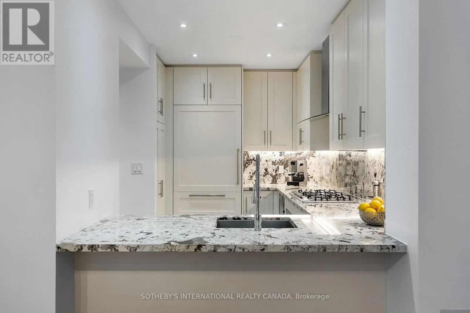 TH 115 - 29 QUEENS QUAY E