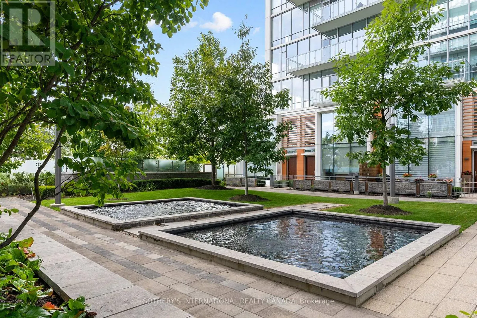 TH 115 - 29 QUEENS QUAY E