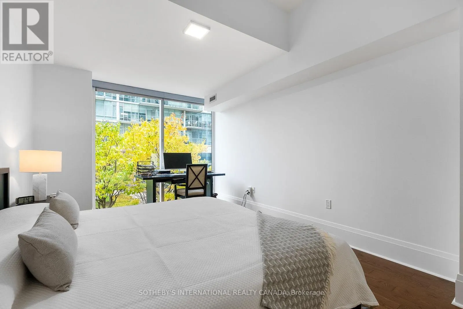TH 115 - 29 QUEENS QUAY E