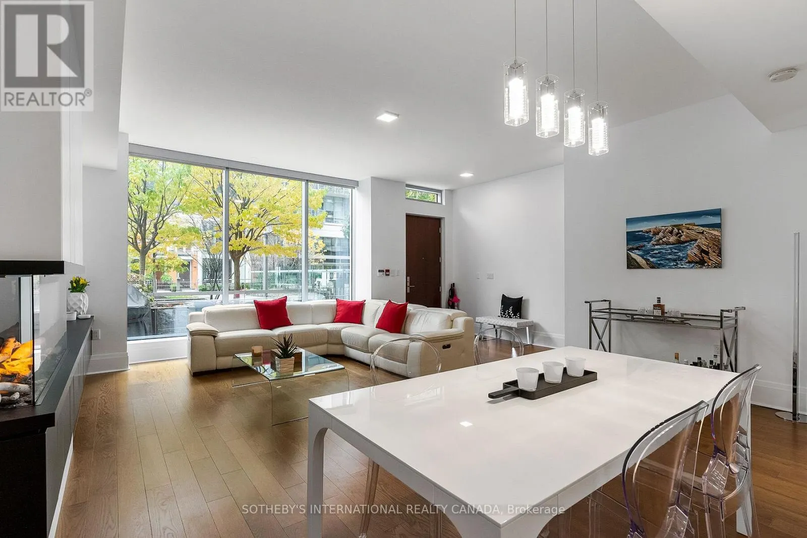 TH 115 - 29 QUEENS QUAY E