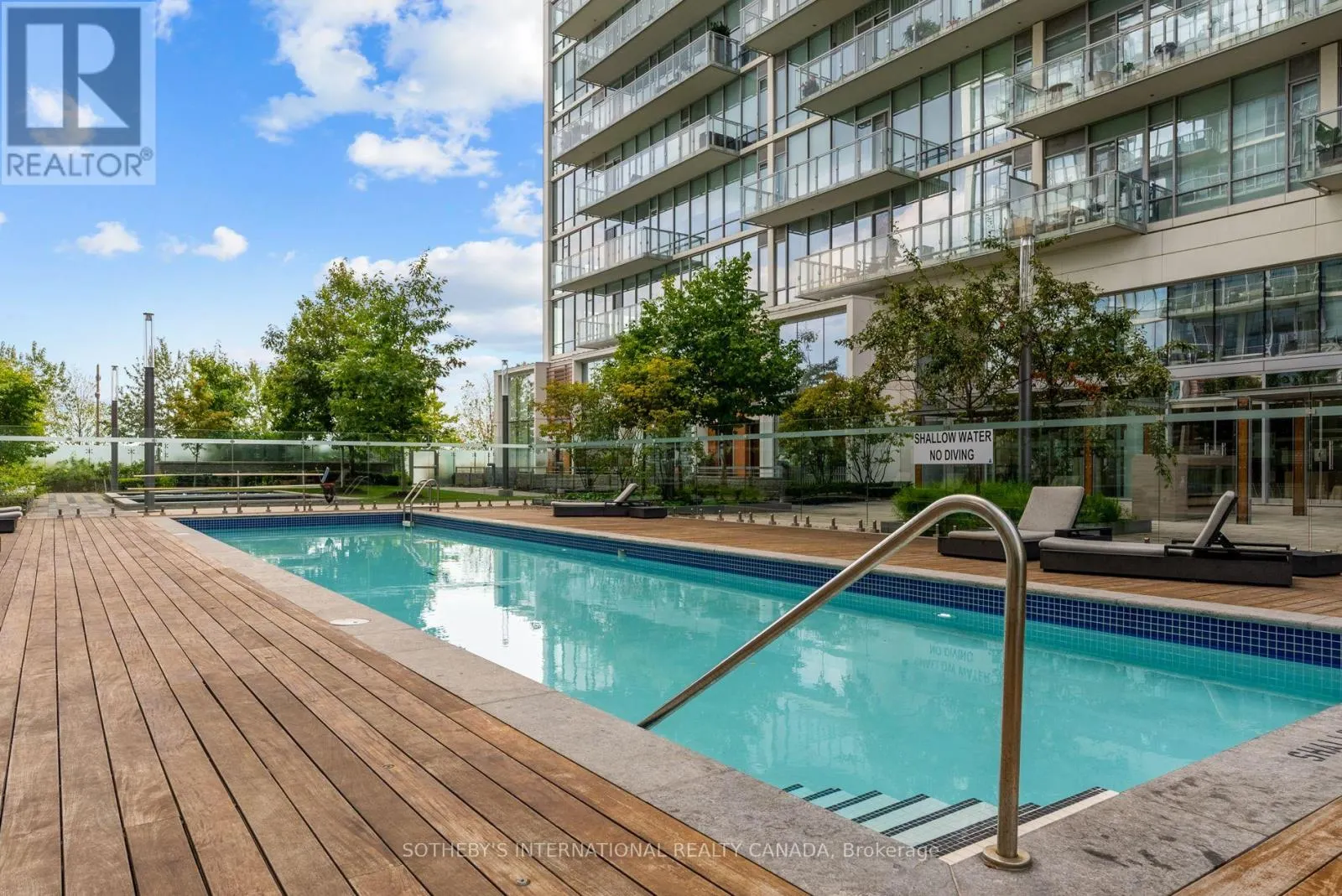 TH 115 - 29 QUEENS QUAY E