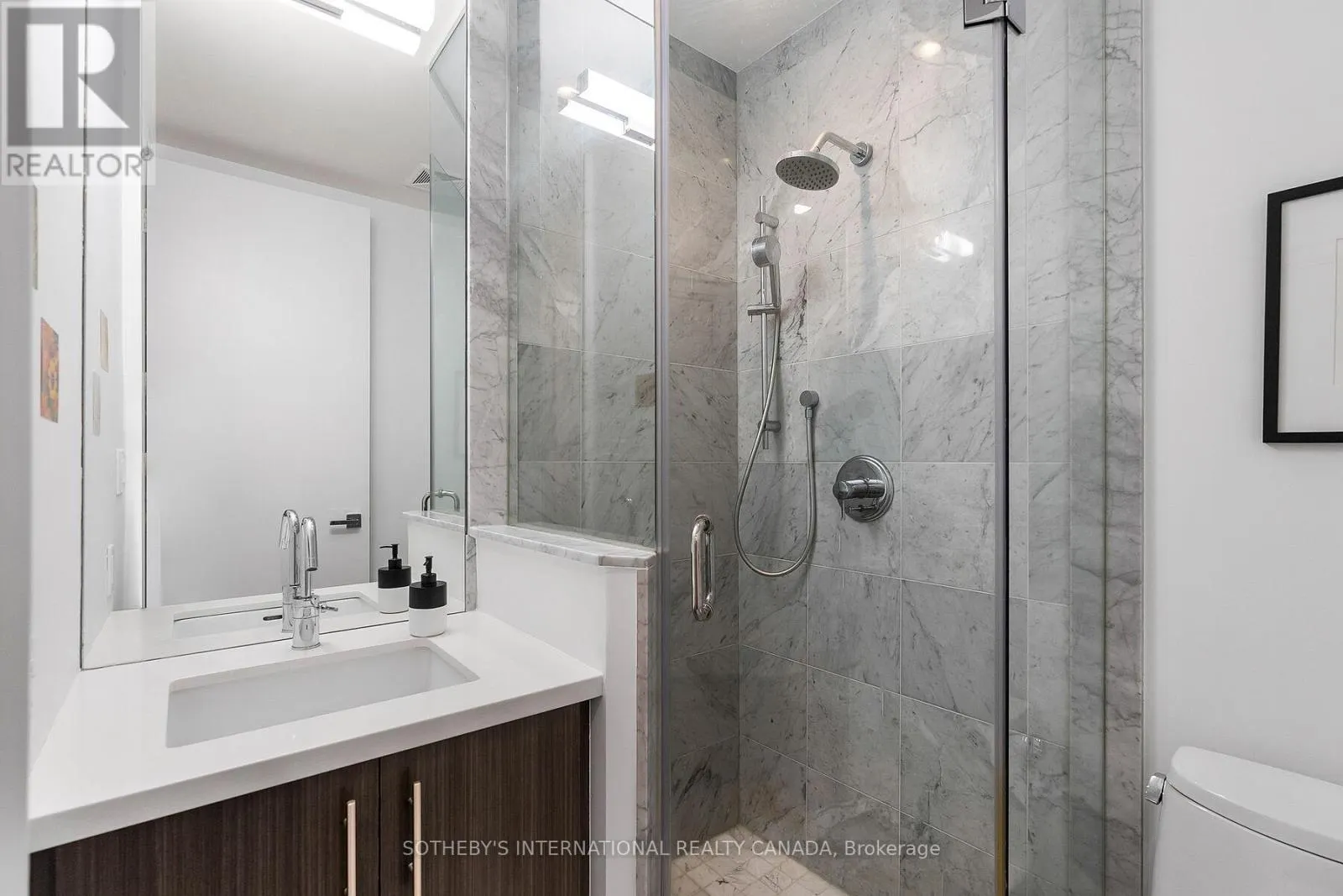 TH 115 - 29 QUEENS QUAY E