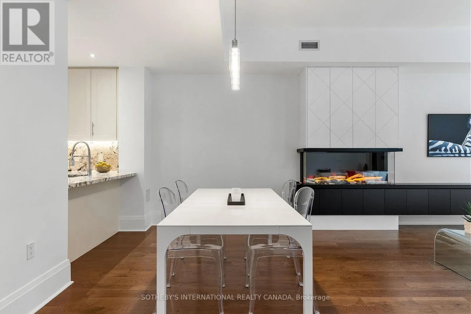 TH 115 - 29 QUEENS QUAY E