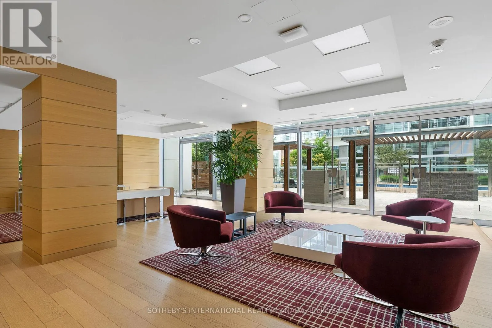 TH 115 - 29 QUEENS QUAY E