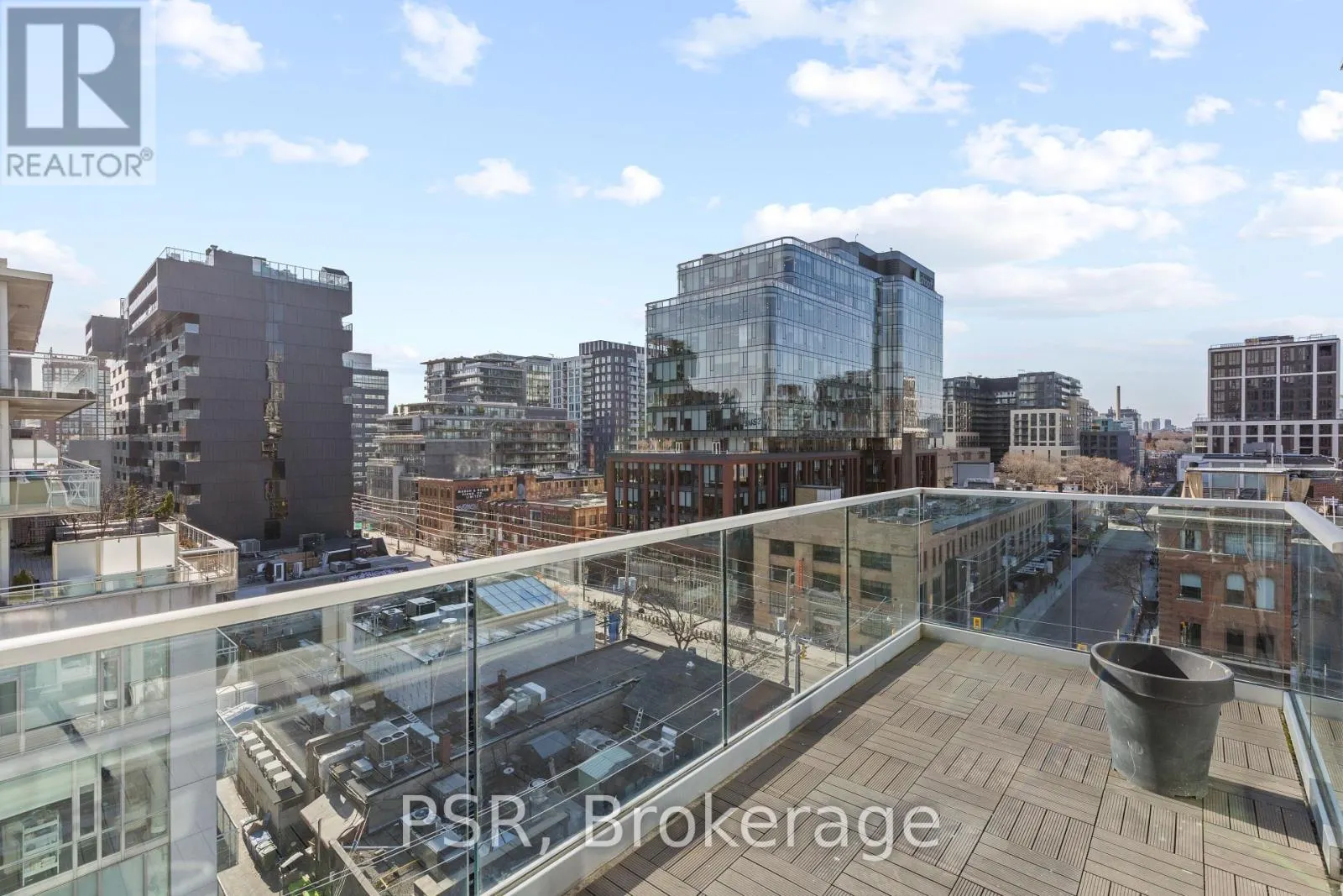 909 - 75 PORTLAND STREET