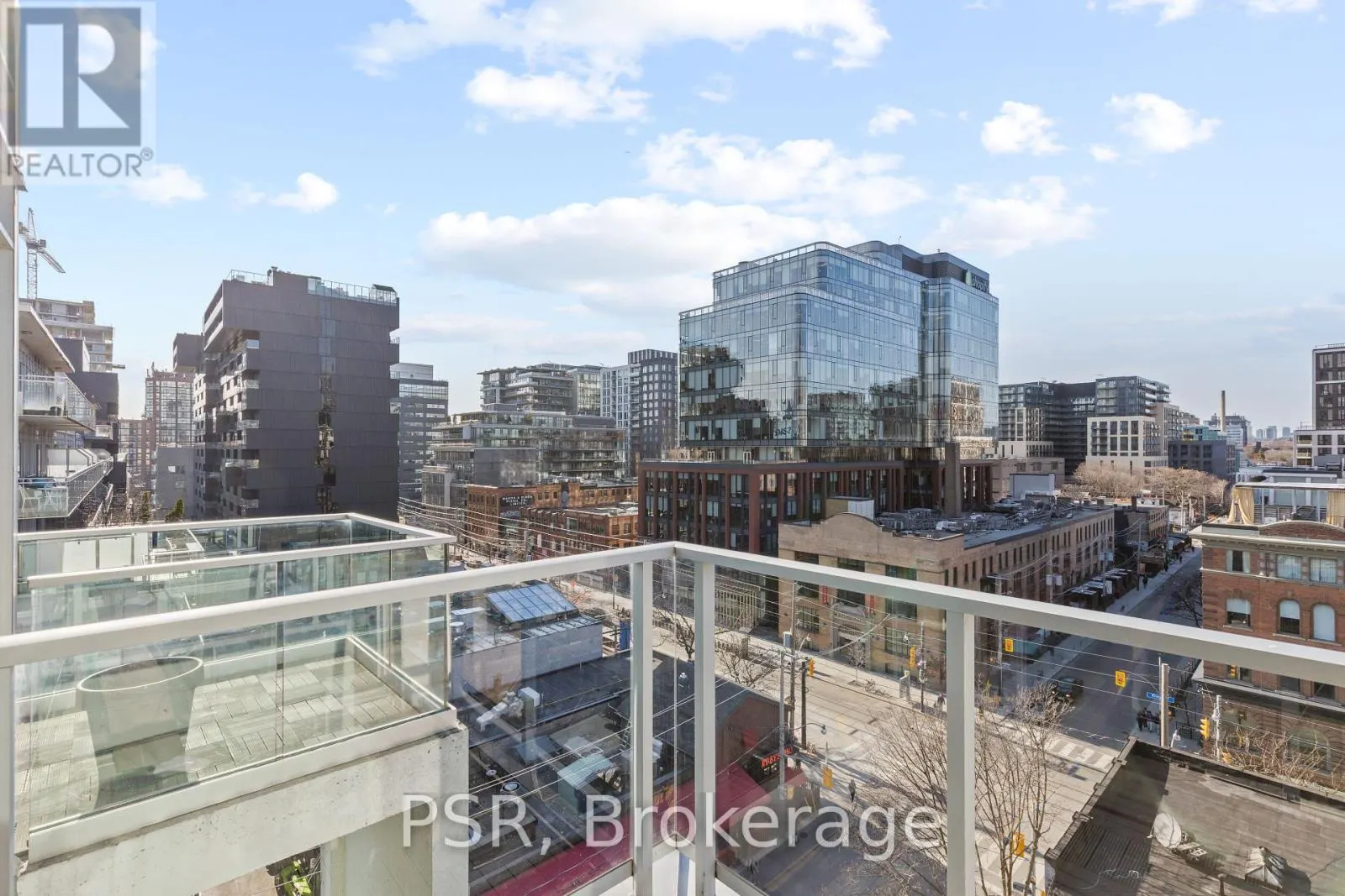 909 - 75 PORTLAND STREET