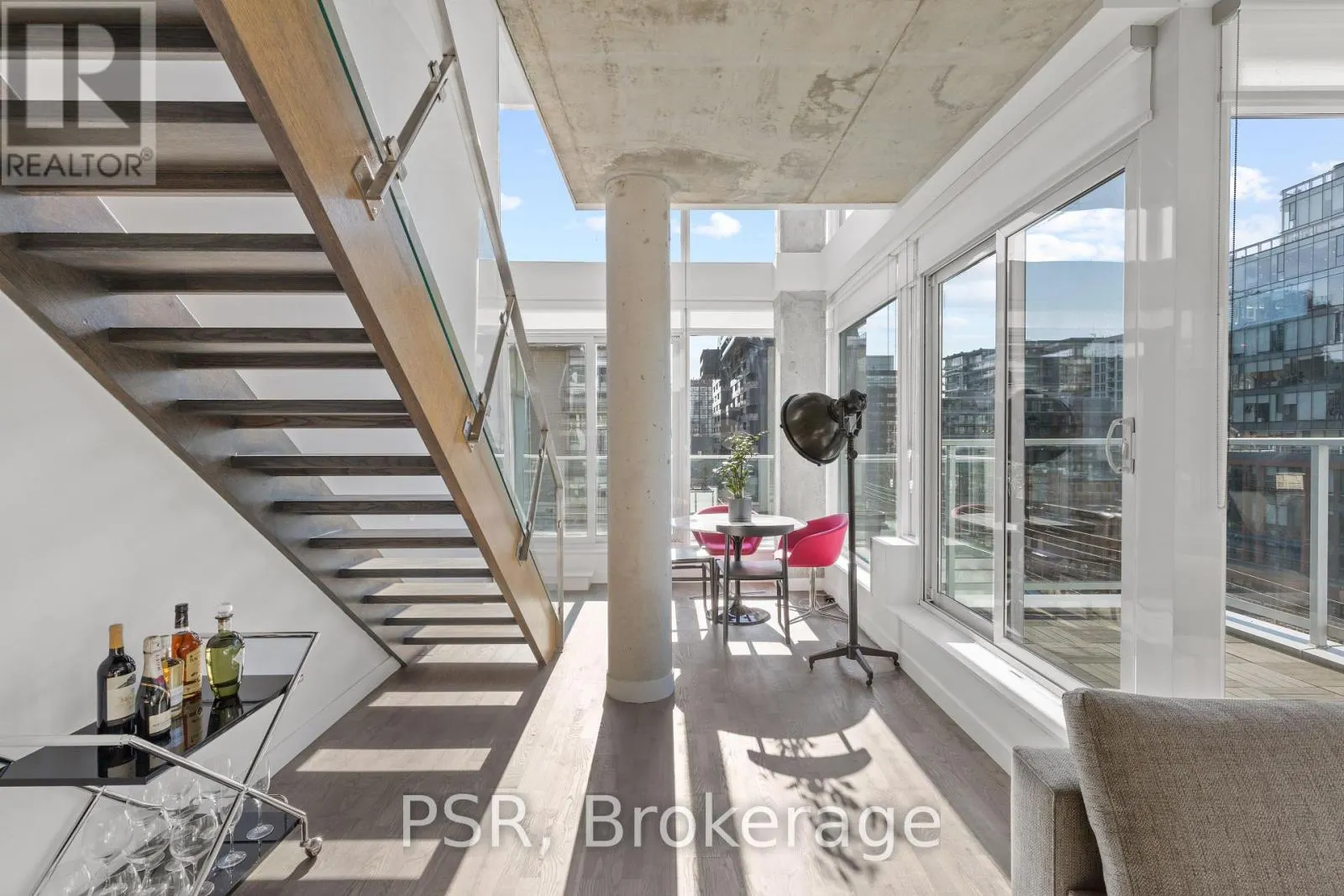 909 - 75 PORTLAND STREET