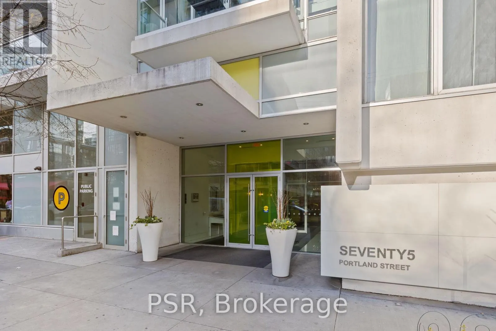 909 - 75 PORTLAND STREET