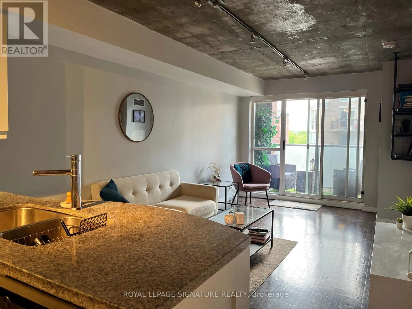 610 - 1005 KING STREET W