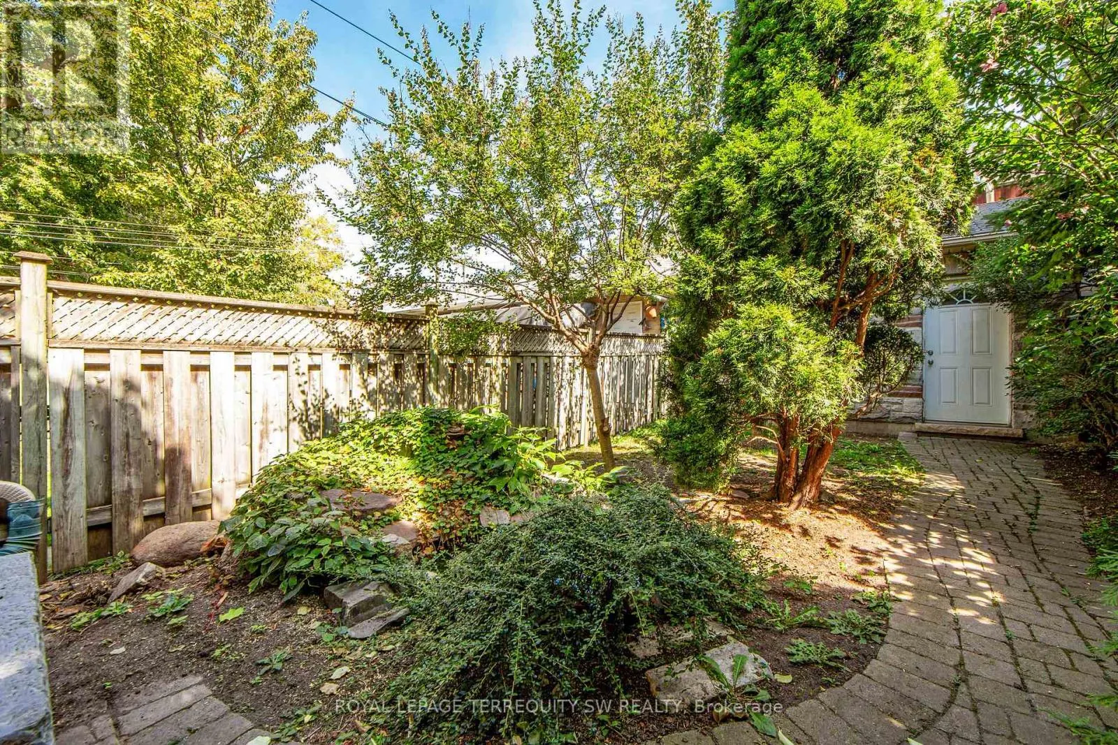 329 LIPPINCOTT STREET