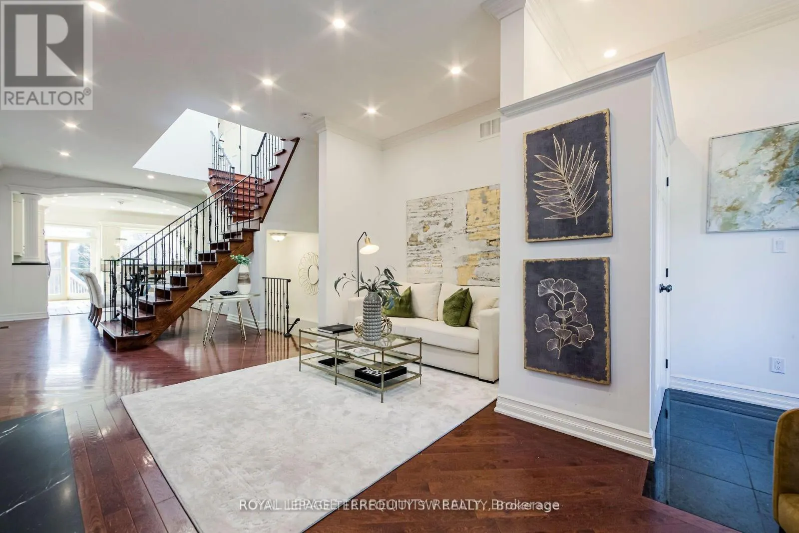 329 LIPPINCOTT STREET