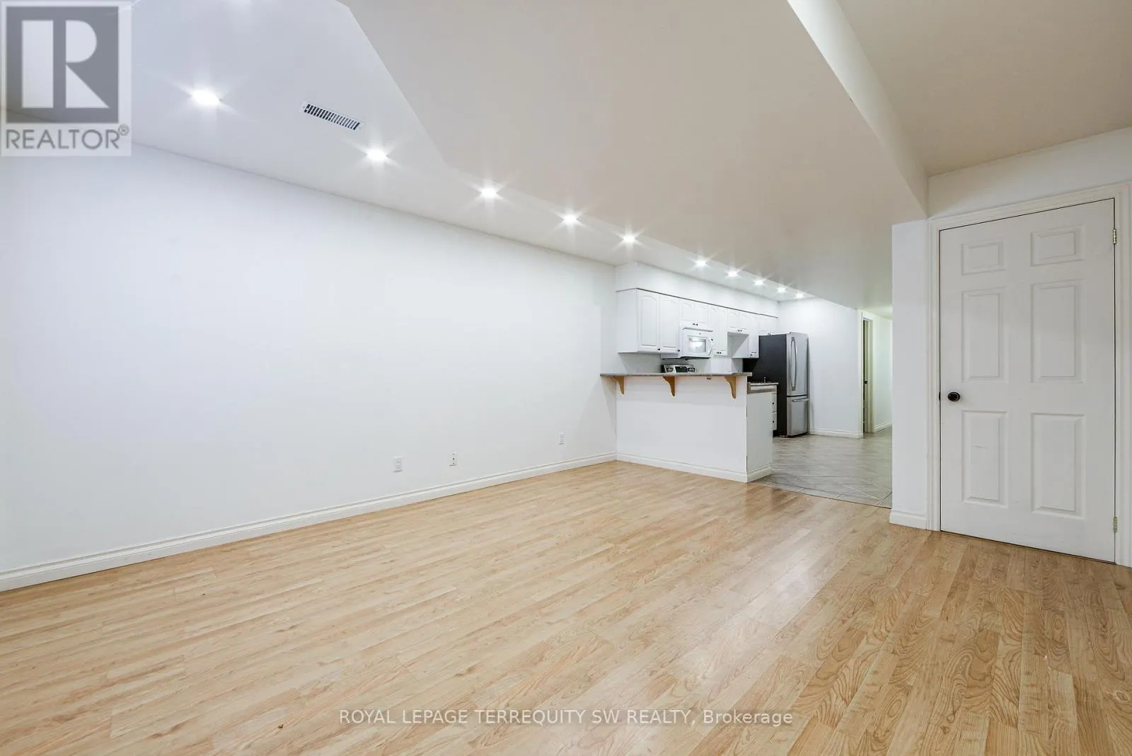 329 LIPPINCOTT STREET
