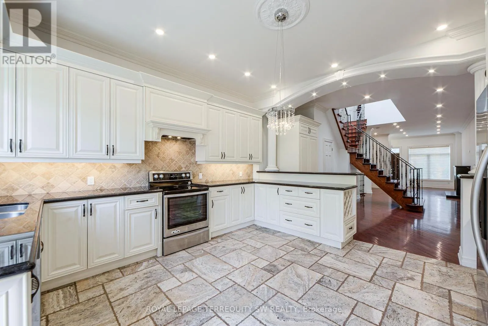 329 LIPPINCOTT STREET