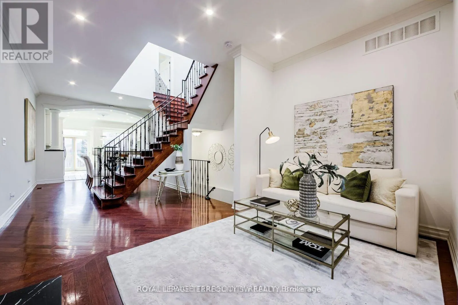 329 LIPPINCOTT STREET