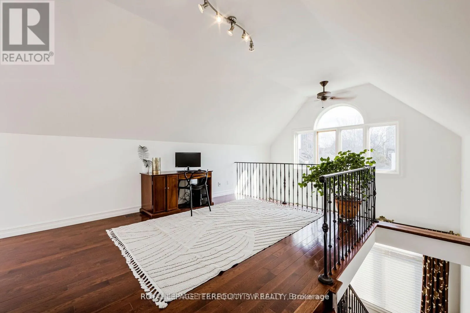 329 LIPPINCOTT STREET