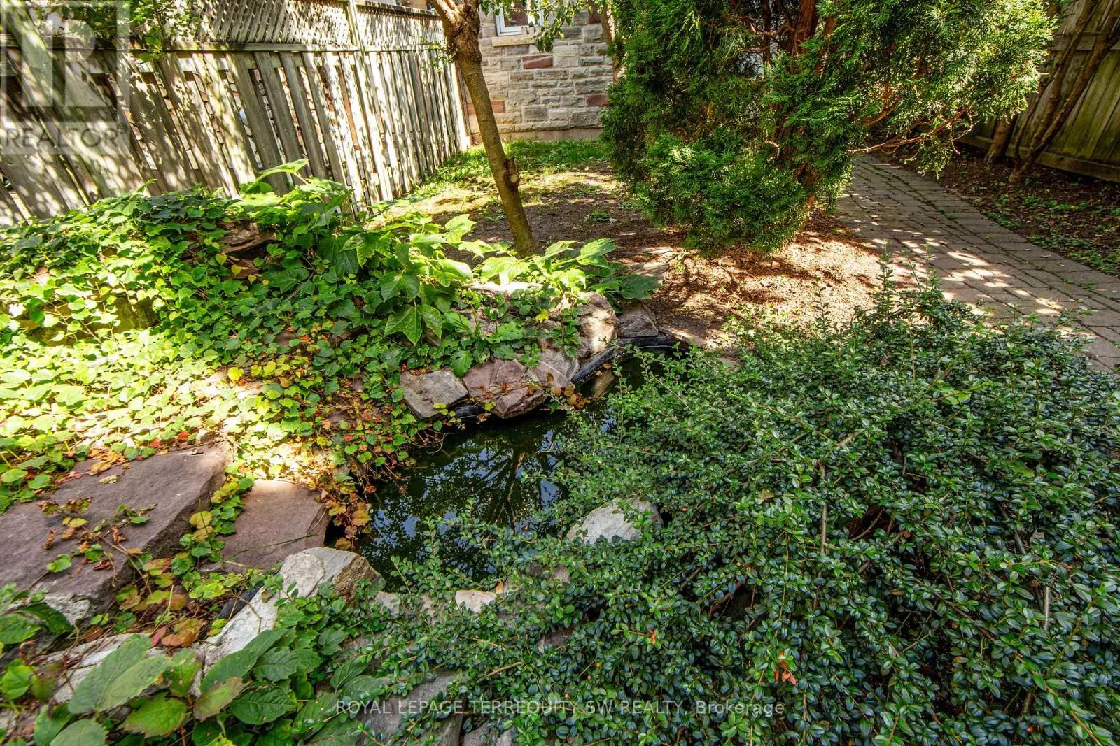 329 LIPPINCOTT STREET