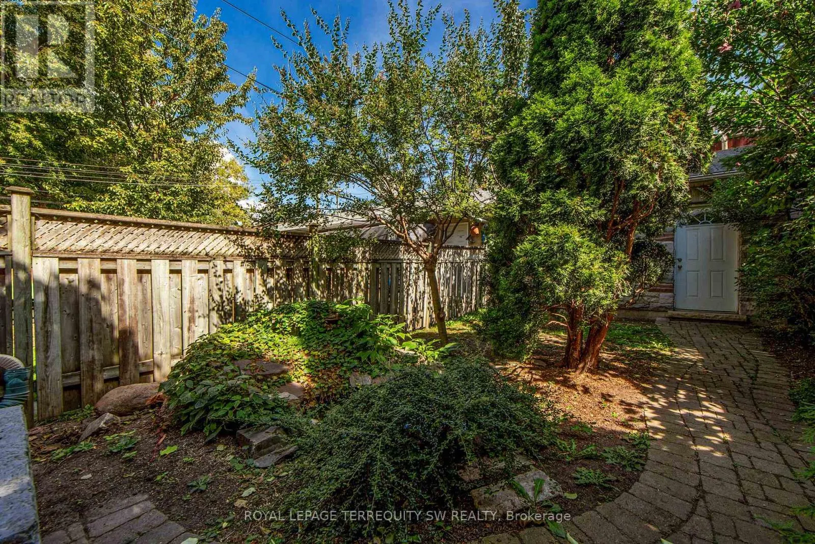 329 LIPPINCOTT STREET