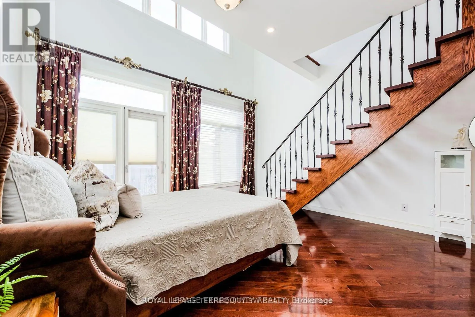 329 LIPPINCOTT STREET