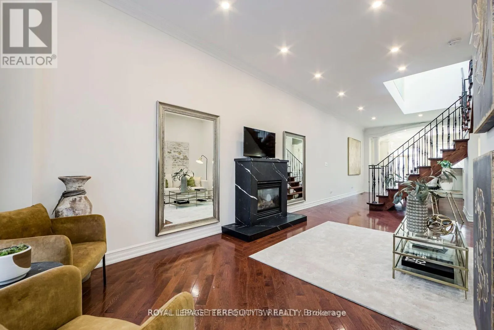 329 LIPPINCOTT STREET