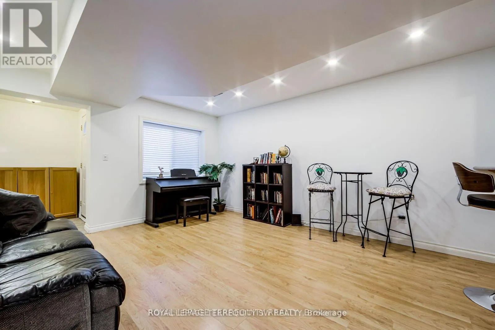 329 LIPPINCOTT STREET