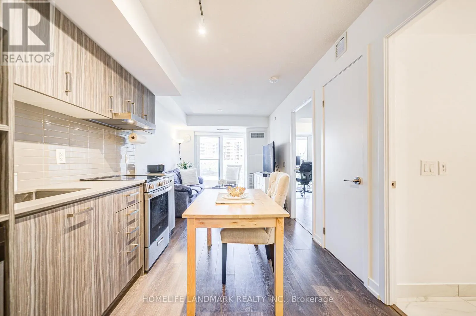 609 - 219 DUNDAS STREET E