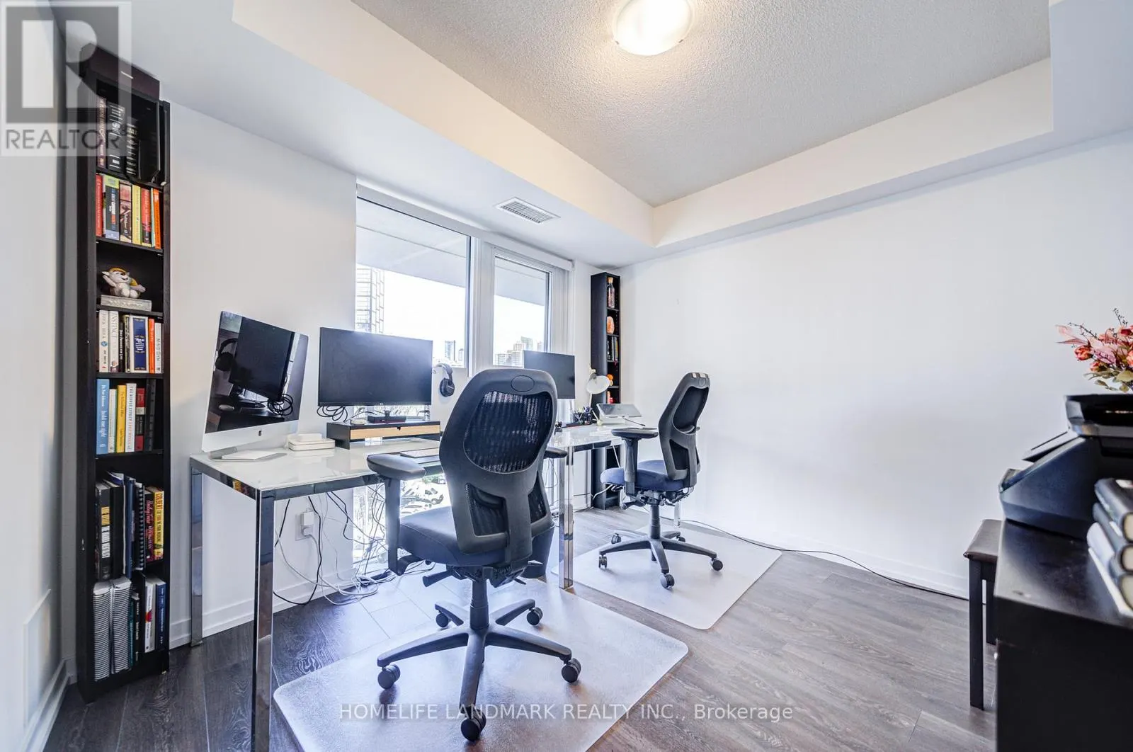 609 - 219 DUNDAS STREET E