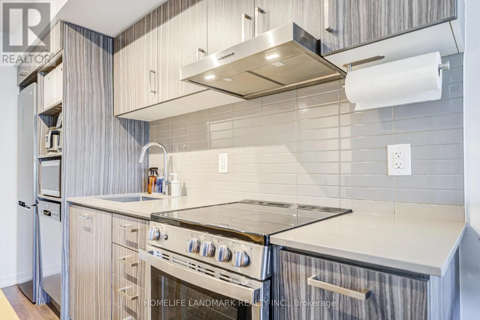 609 - 219 DUNDAS STREET E