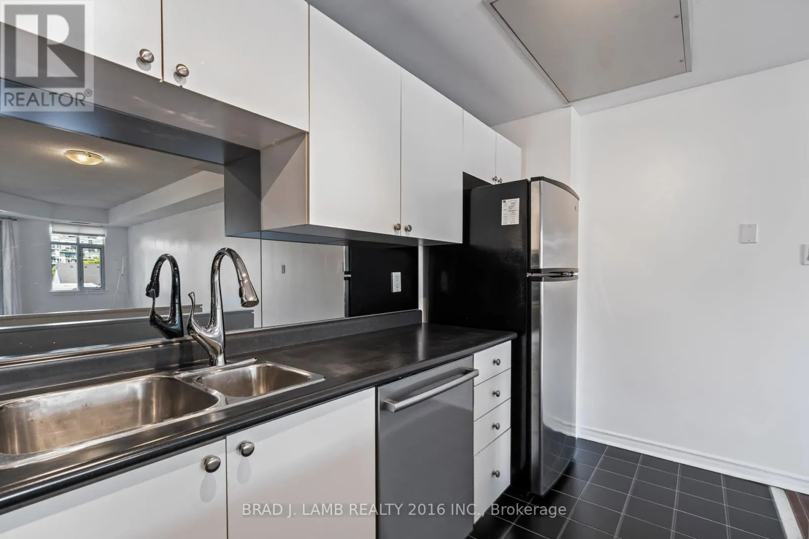428 - 550 FRONT STREET W