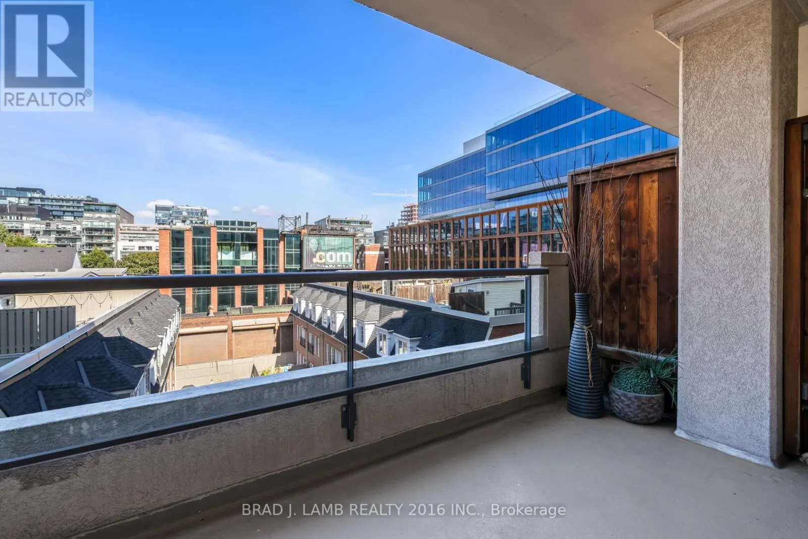 428 - 550 FRONT STREET W