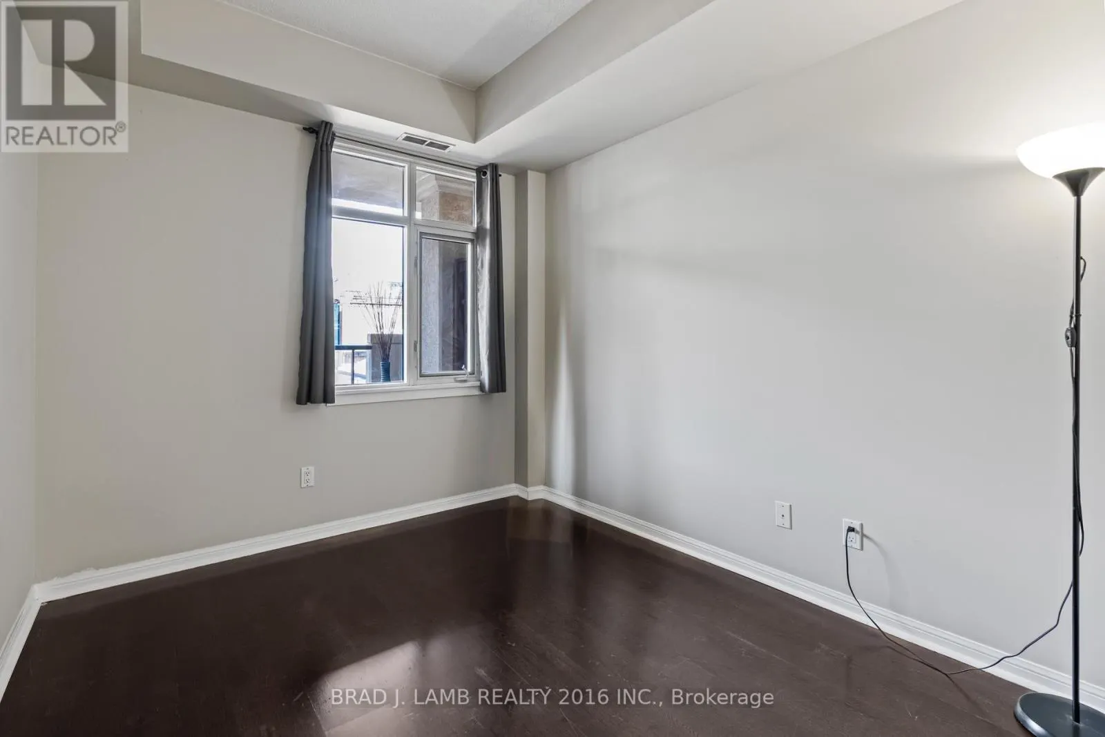 428 - 550 FRONT STREET W