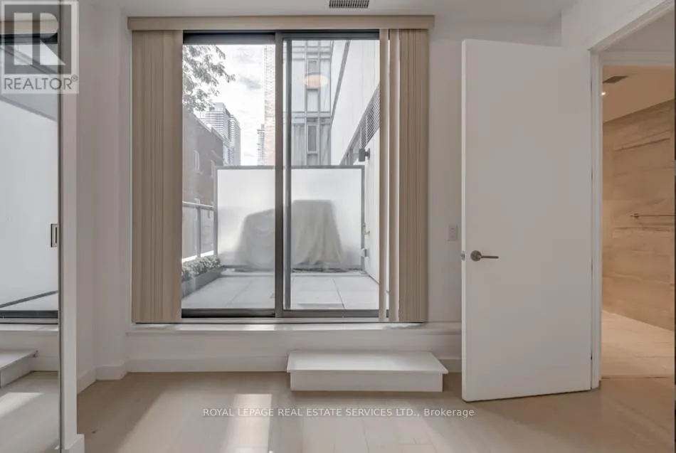 203 - 81 WELLESLEY STREET E