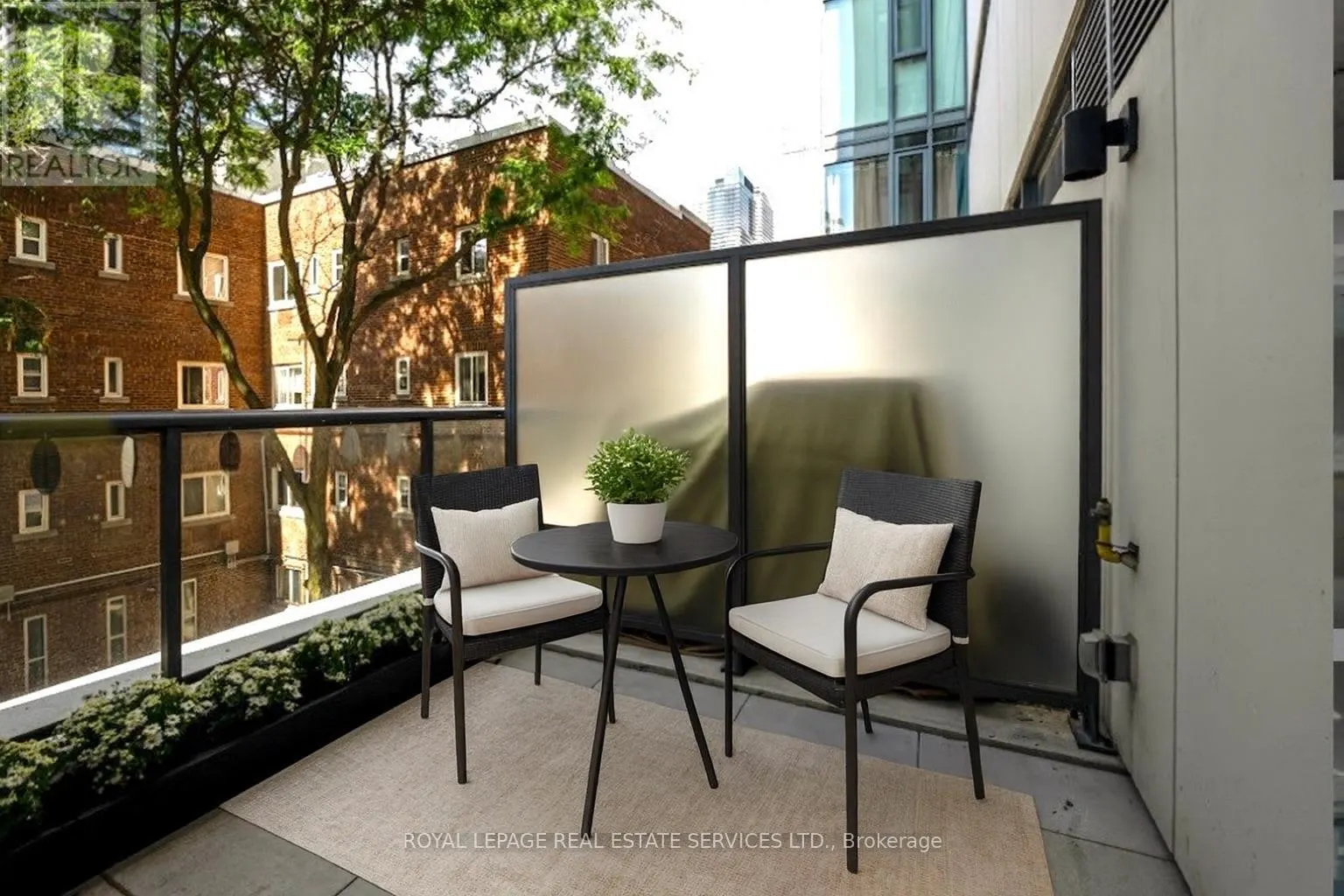 203 - 81 WELLESLEY STREET E