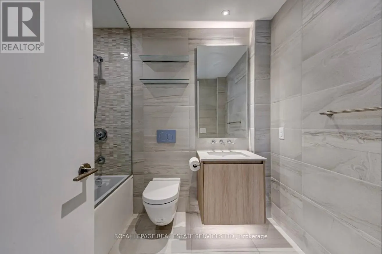 203 - 81 WELLESLEY STREET E