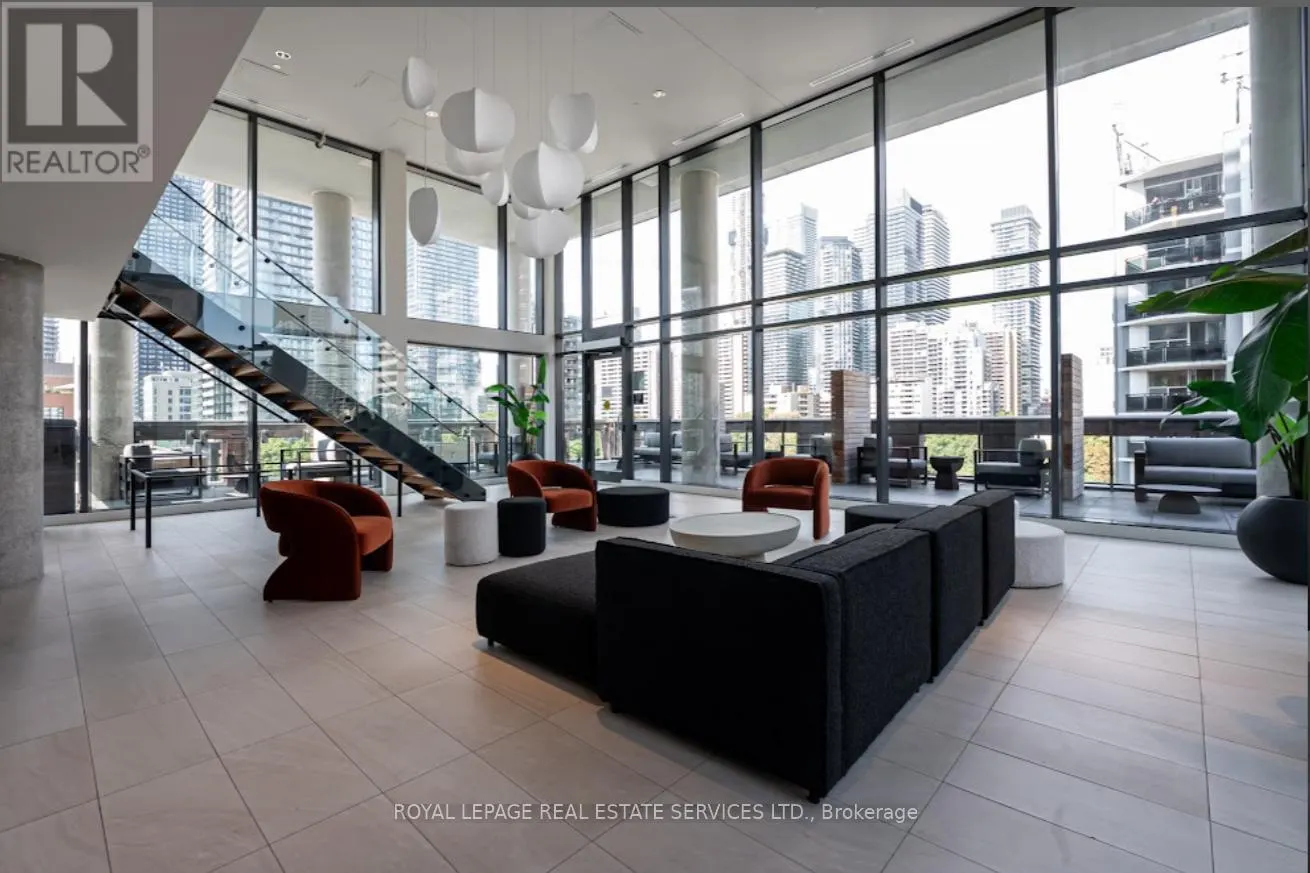 203 - 81 WELLESLEY STREET E