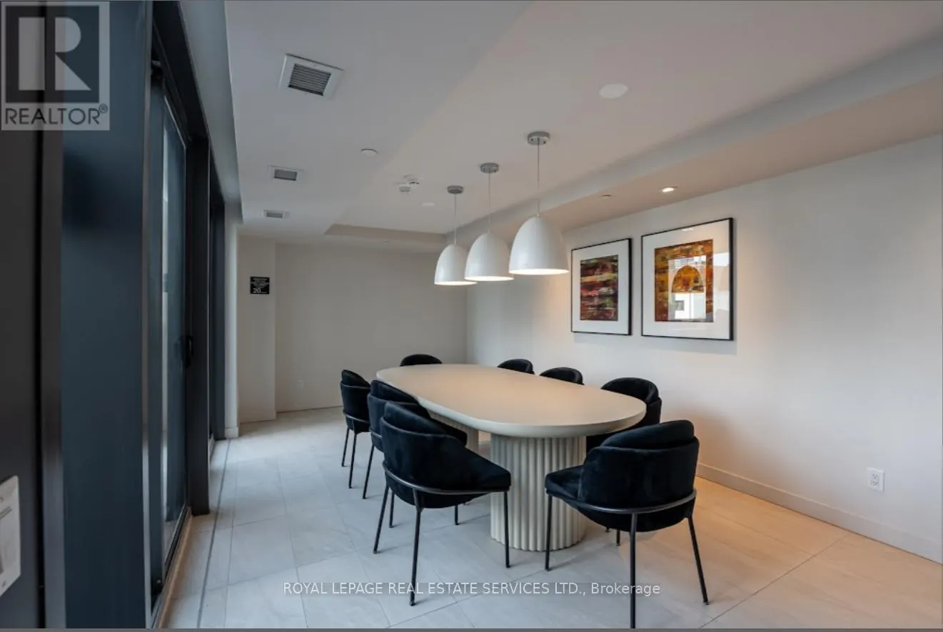 203 - 81 WELLESLEY STREET E