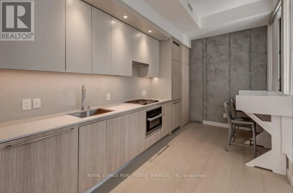 203 - 81 WELLESLEY STREET E
