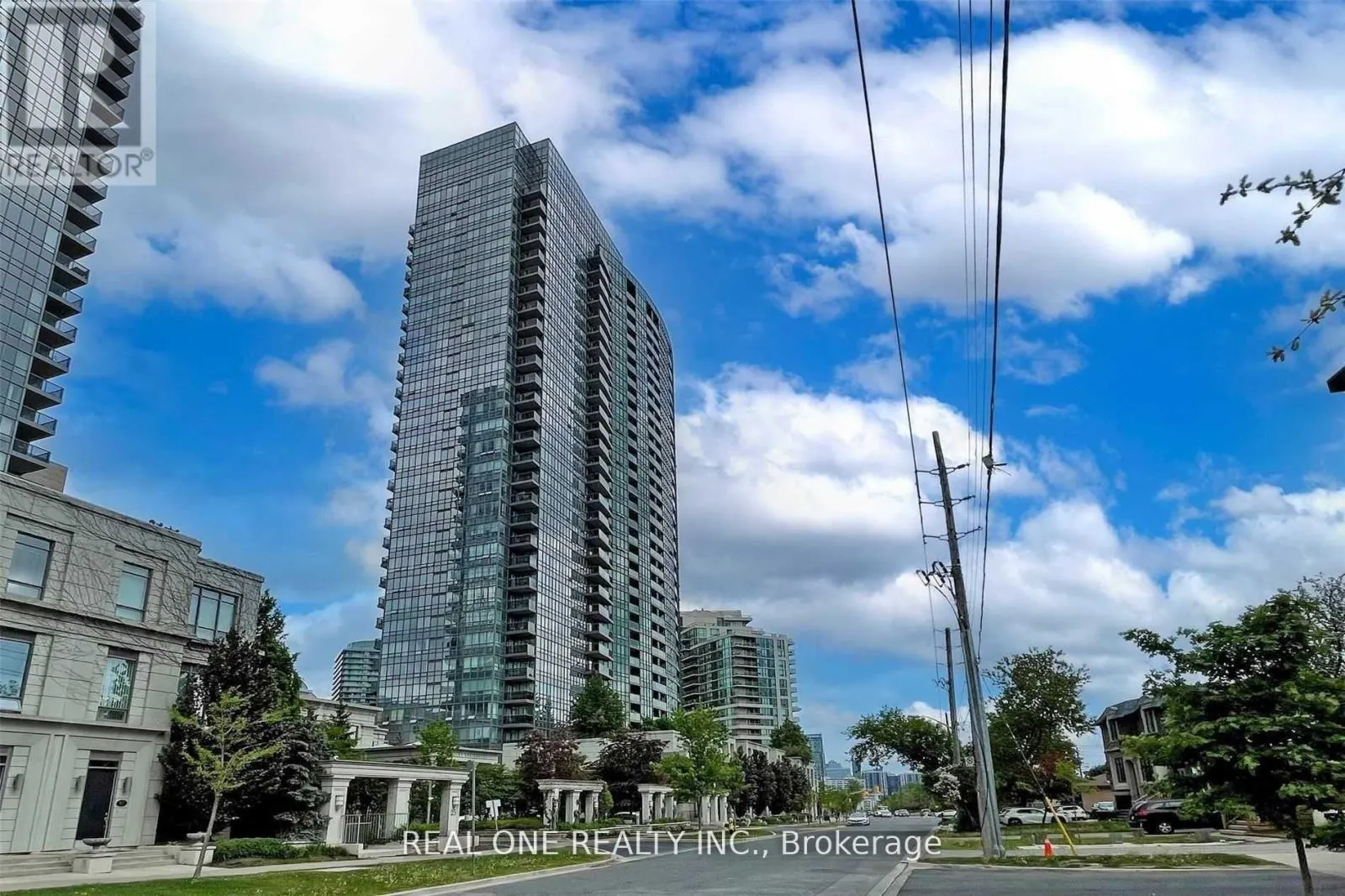 1424 - 25 GREENVIEW AVENUE