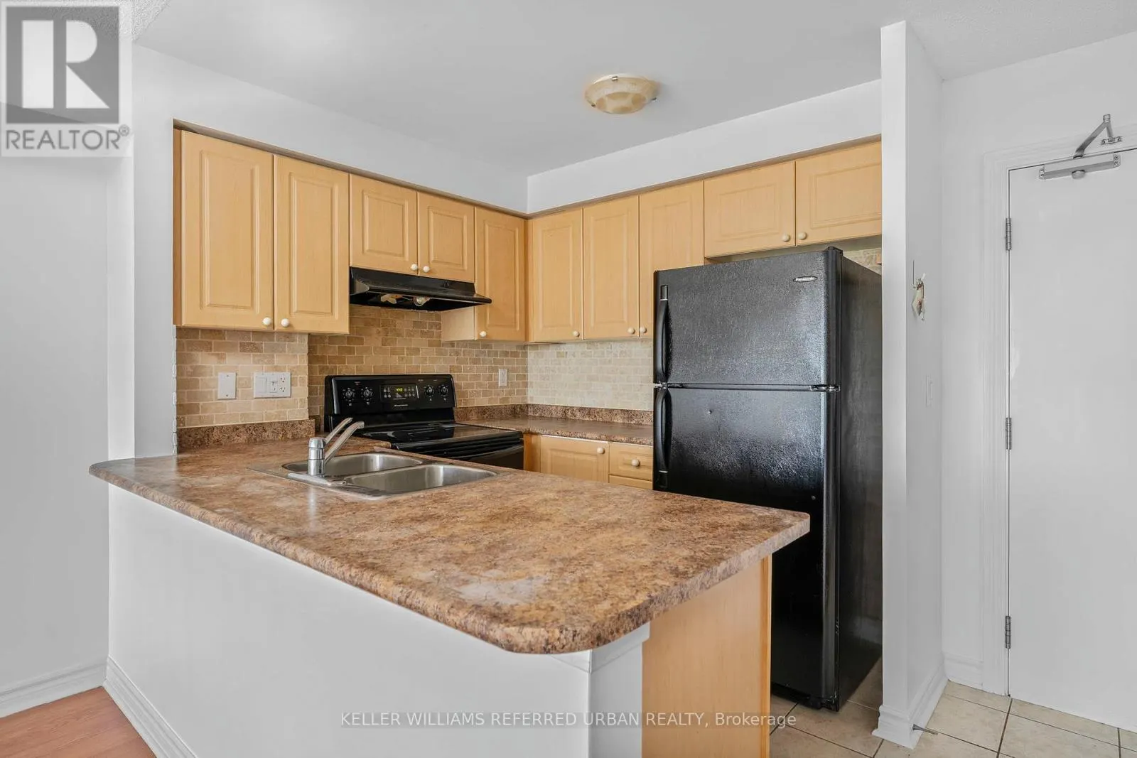 608 - 935 SHEPPARD AVENUE W