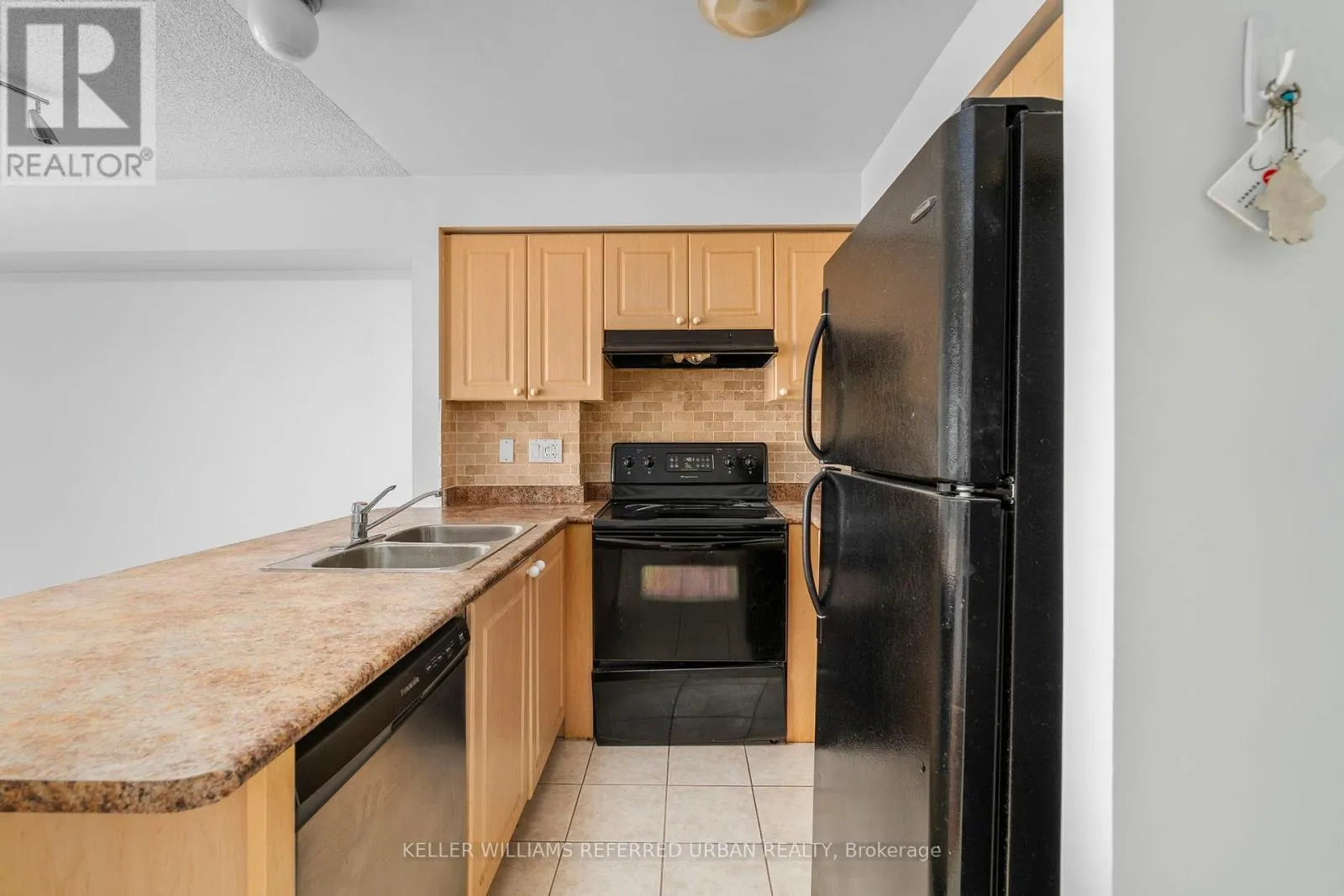 608 - 935 SHEPPARD AVENUE W