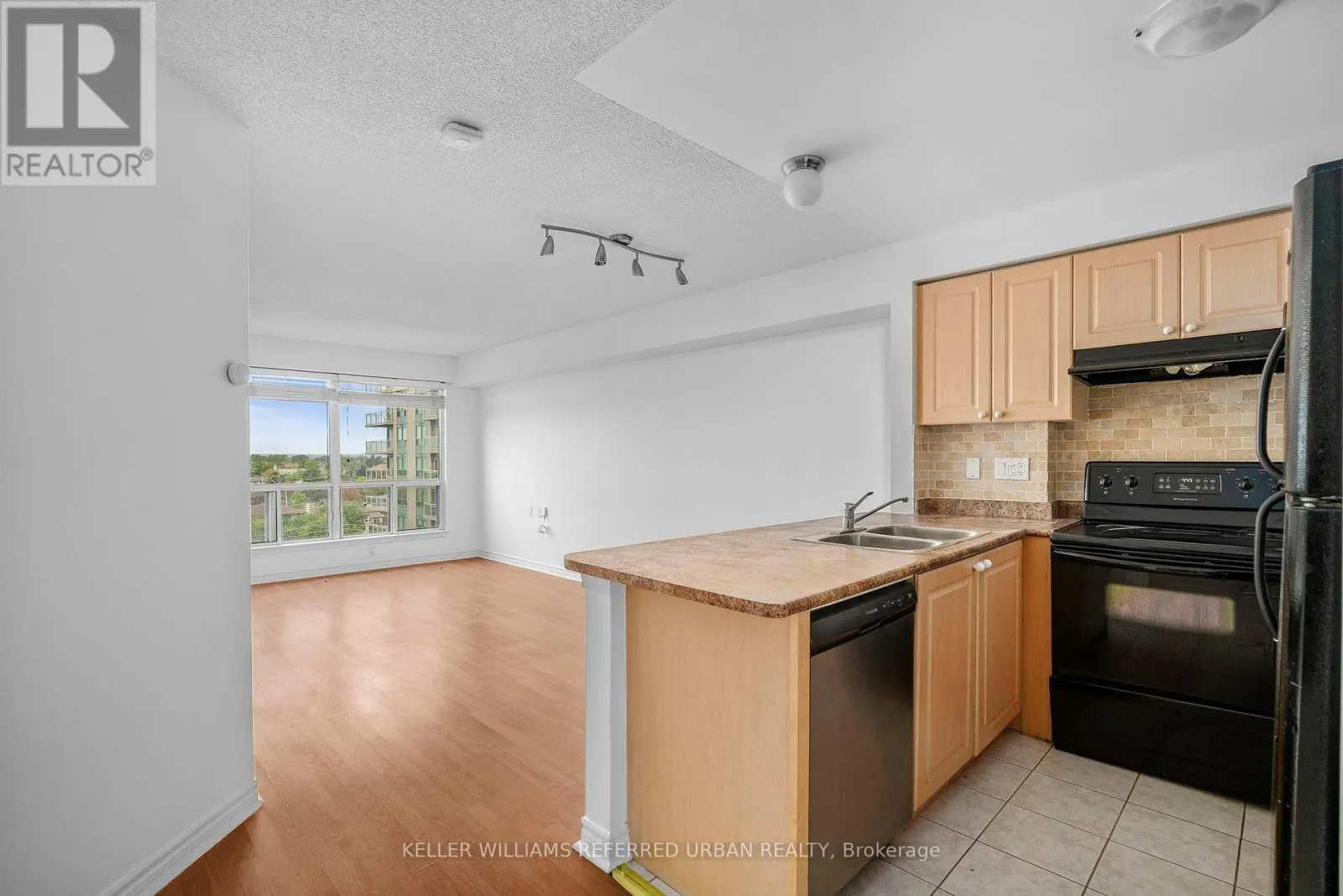 608 - 935 SHEPPARD AVENUE W