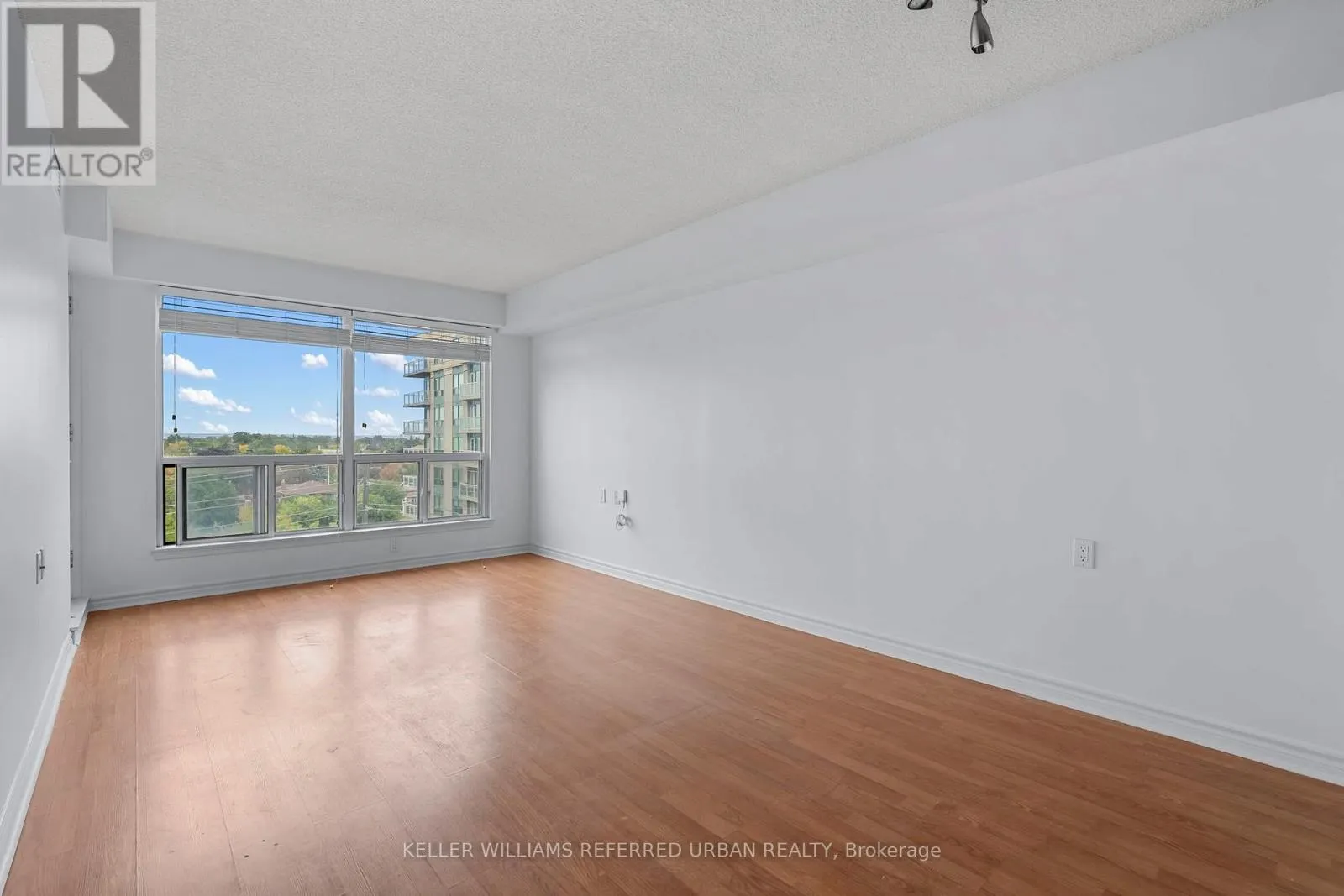 608 - 935 SHEPPARD AVENUE W
