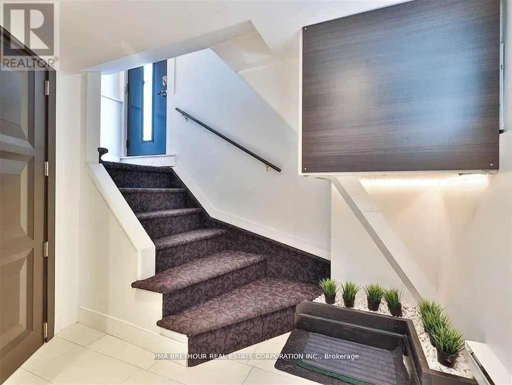 4 BELLE AYRE BOULEVARD