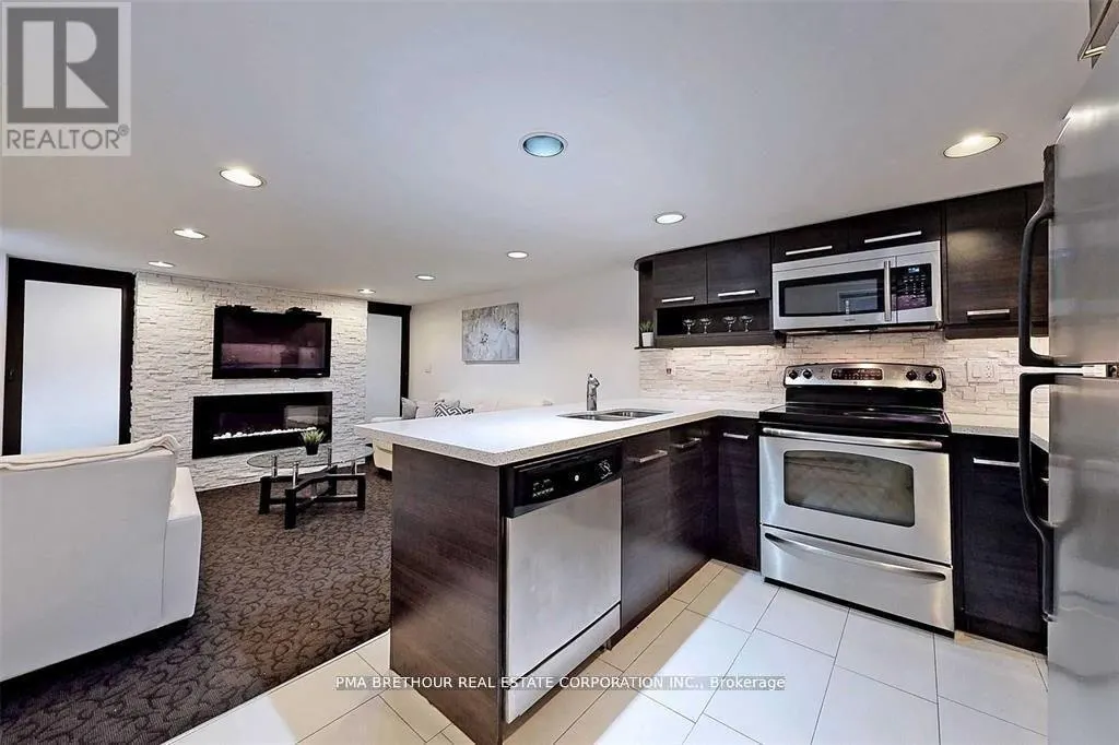 4 BELLE AYRE BOULEVARD