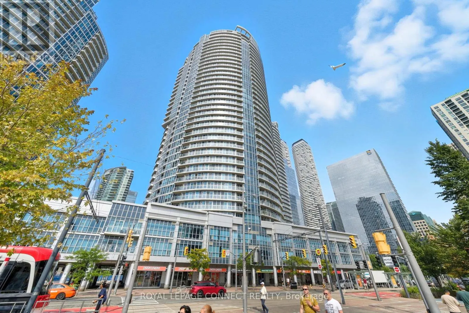 1504 - 208 QUEENS QUAY W