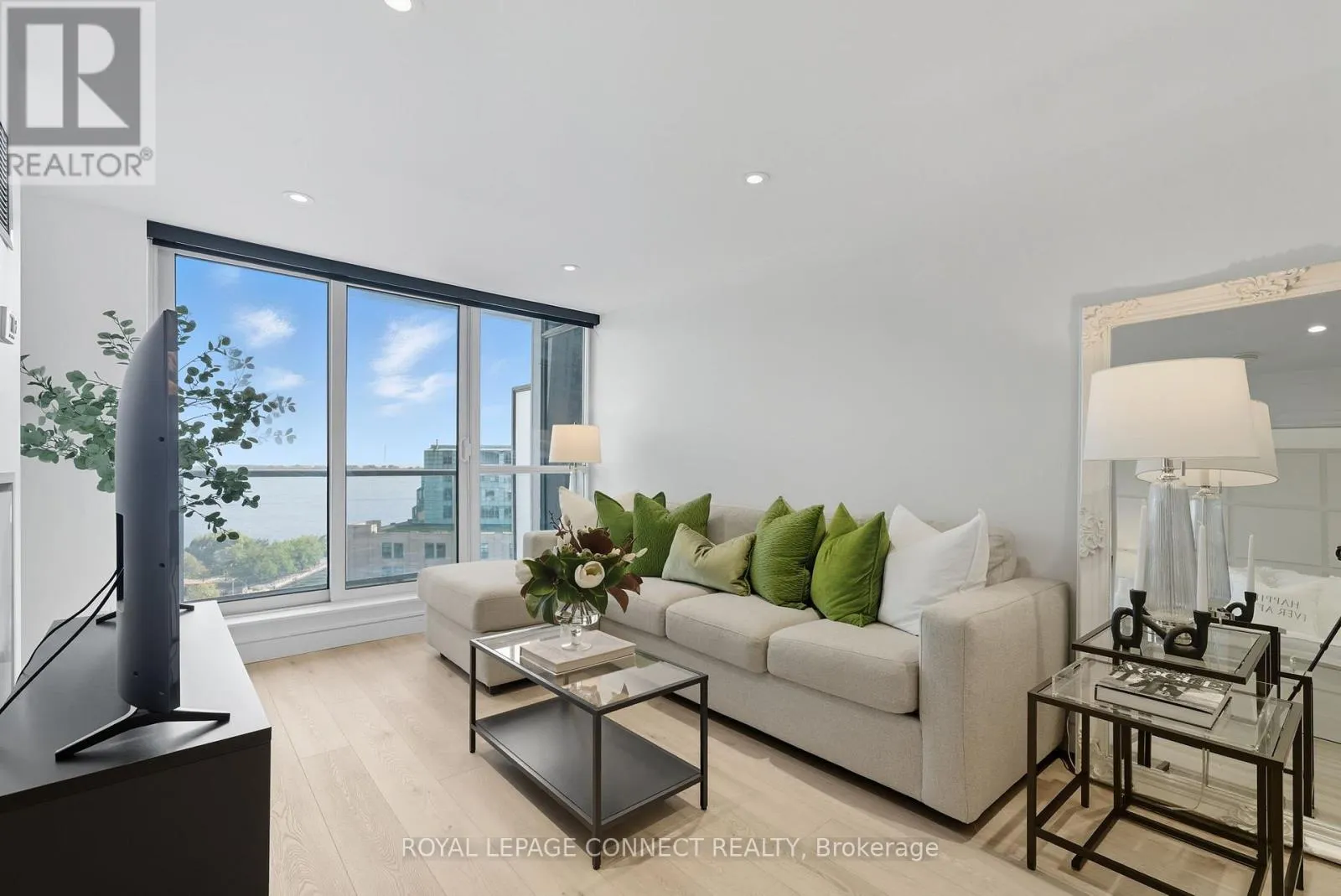 1504 - 208 QUEENS QUAY W