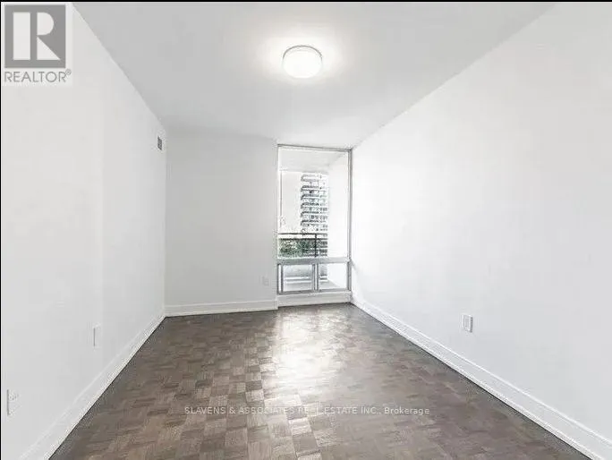 206 - 7 JACKES AVENUE