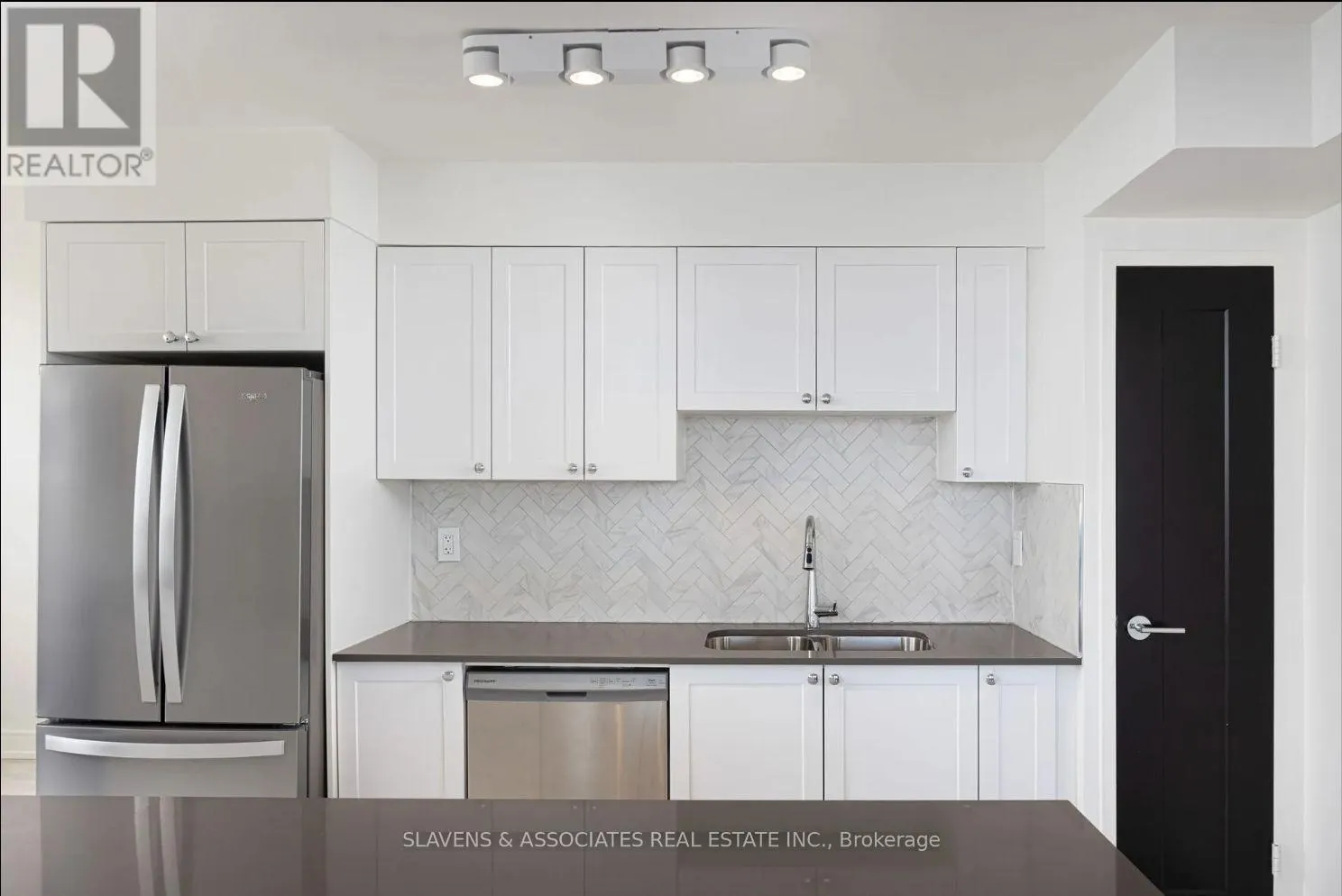 206 - 7 JACKES AVENUE