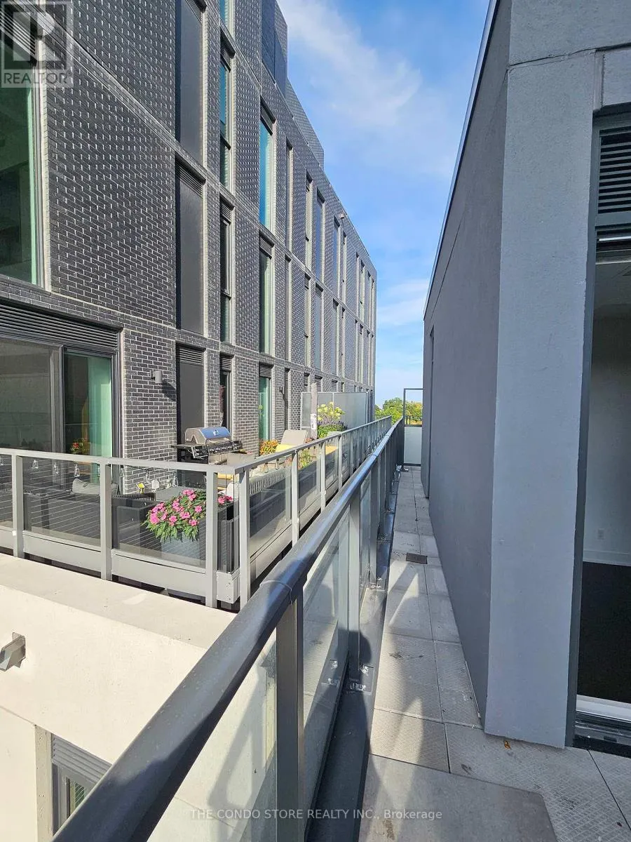 803 - 8 MANOR ROAD W
