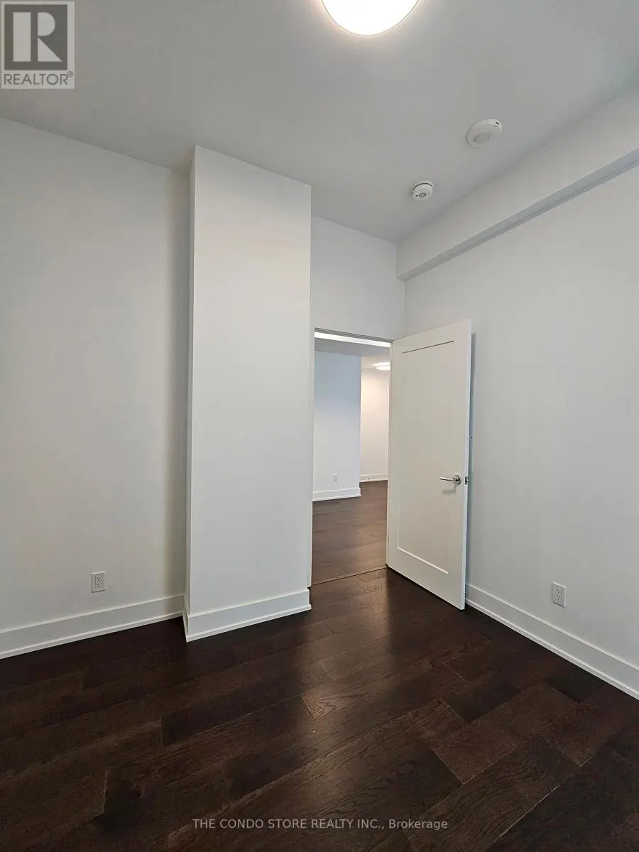 803 - 8 MANOR ROAD W