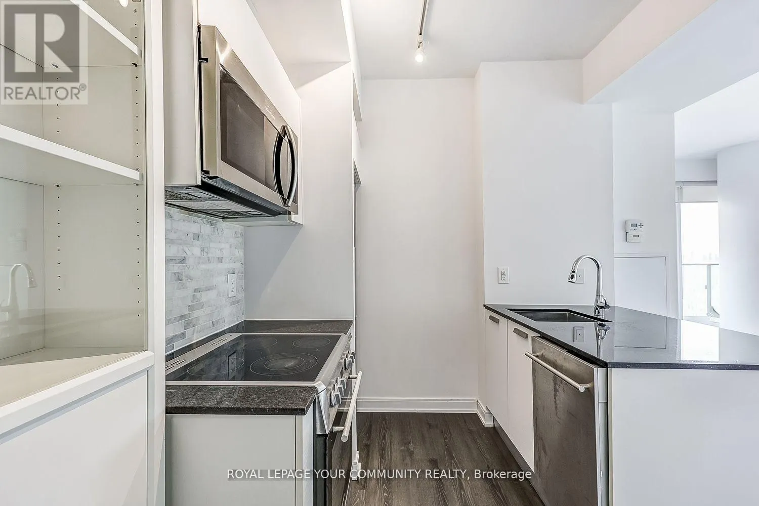 4208 - 42 CHARLES STREET E
